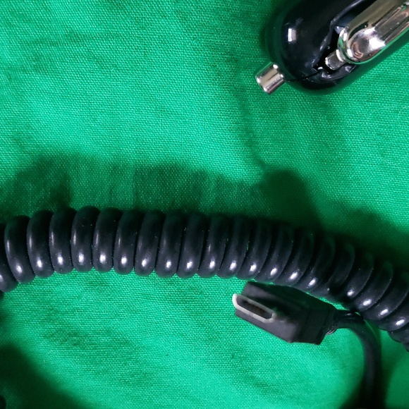 Universal Micro-USB Coiled Car Charger with Extra USB Port - Black - Picture 4 of 6